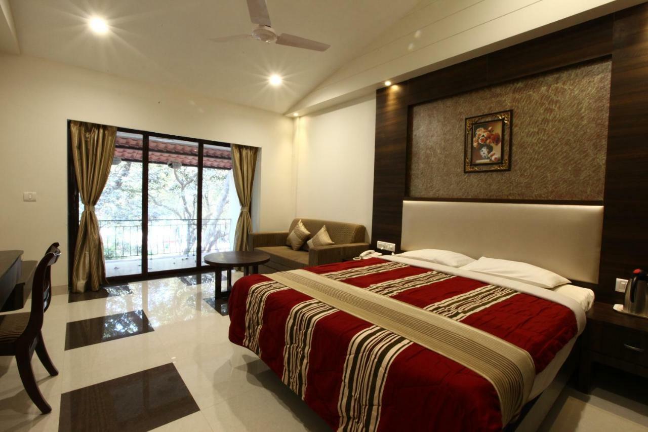 Usha Ascot Hotel มาเทรัน ภายนอก รูปภาพ