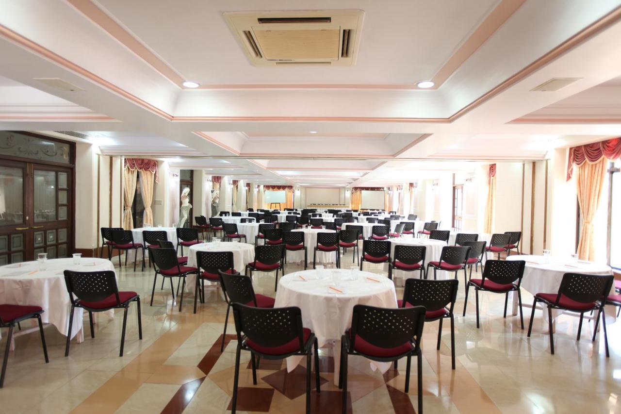 Usha Ascot Hotel มาเทรัน ภายนอก รูปภาพ
