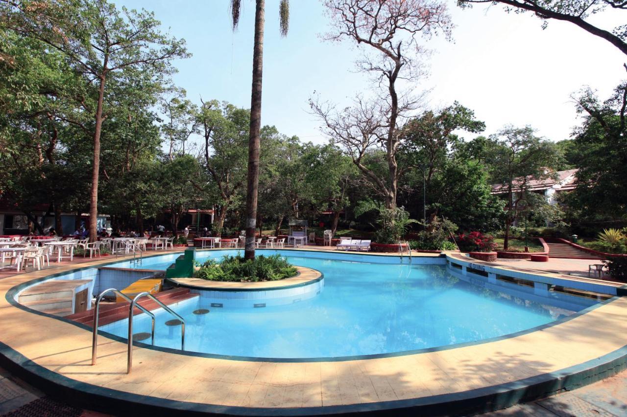 Usha Ascot Hotel มาเทรัน ภายนอก รูปภาพ