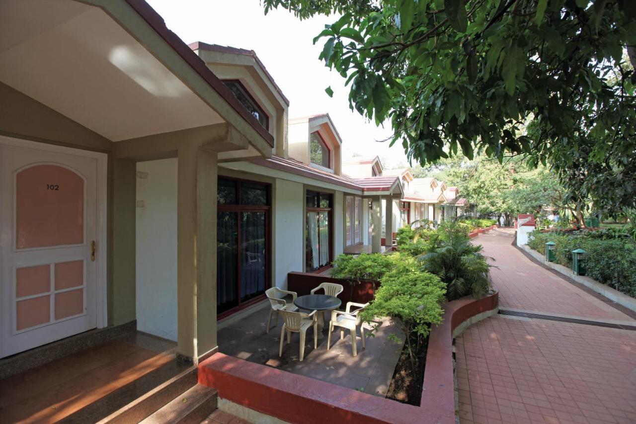 Usha Ascot Hotel มาเทรัน ภายนอก รูปภาพ