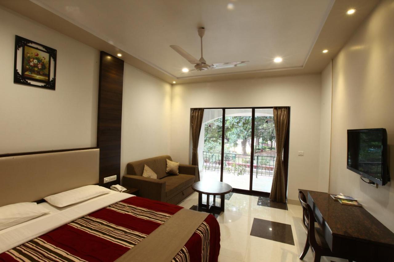 Usha Ascot Hotel มาเทรัน ภายนอก รูปภาพ